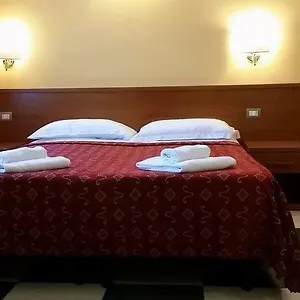 https://incantoromano.it-romehotels.com